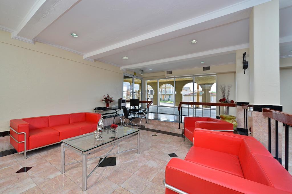Travelodge By Wyndham เอลเซนโตร ภายนอก รูปภาพ