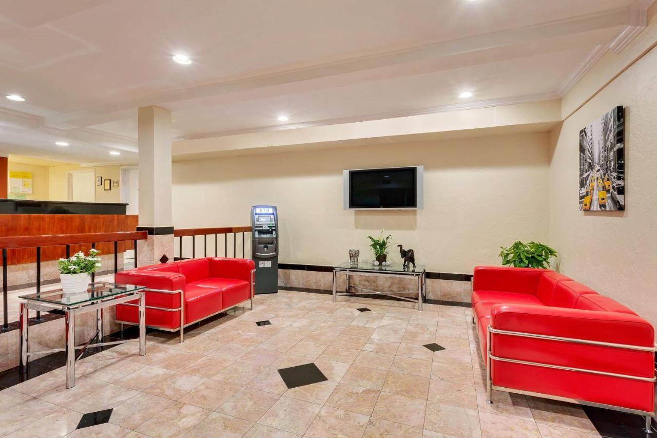 Travelodge By Wyndham เอลเซนโตร ภายนอก รูปภาพ